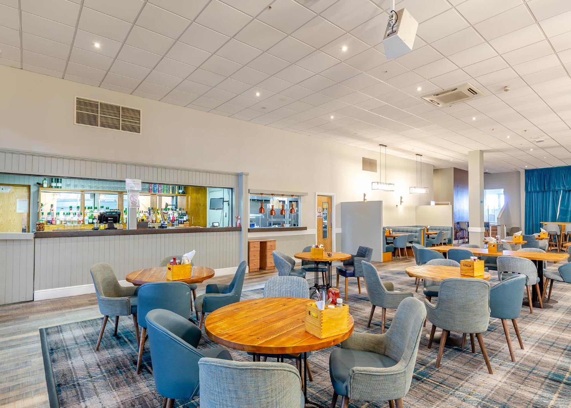 North Devon Resort 伊尔弗勒科姆 外观 照片